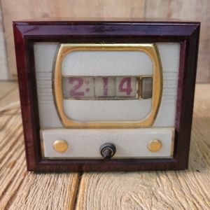 Vintage 1968 Clock With light.